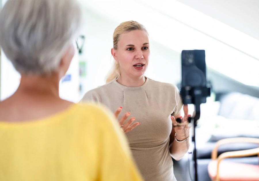 sICHtbar in deiner KRAFT; Theresa bei Videoaufnahme